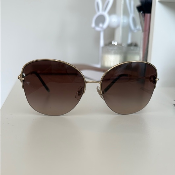 Elegant Gold Sunglasses